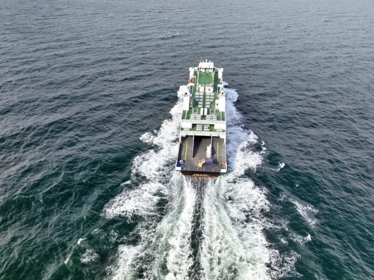 Aerial view from astern of the M/V Long Island ferry underway